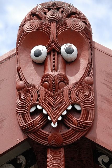 Holzkunst der Maori